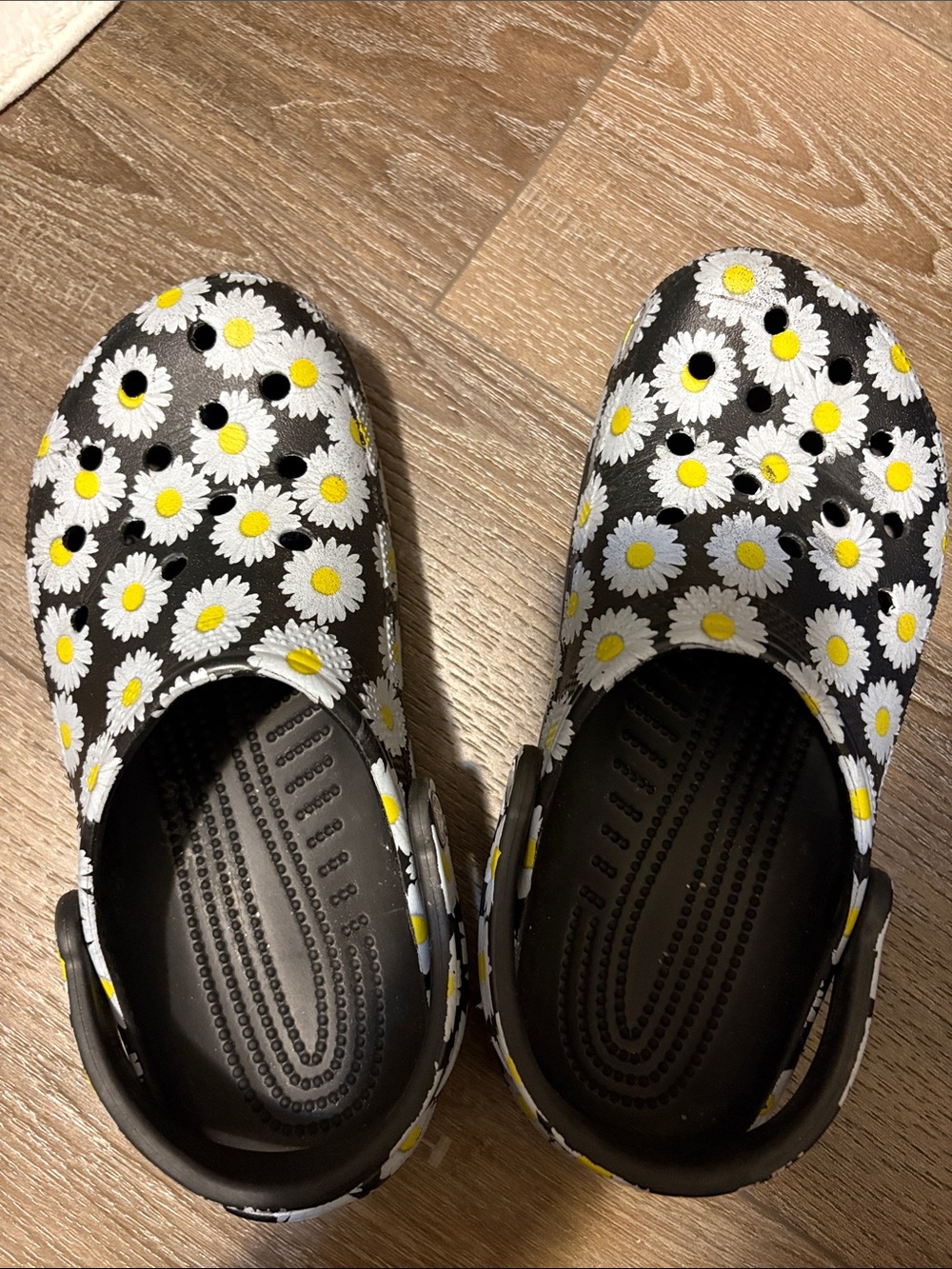 CROCS Ladies Black Clogs with White and Yellow Daisy Print